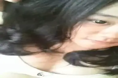 Siswi SMA Bekasi Cantik Pasrah Goyang Kasur